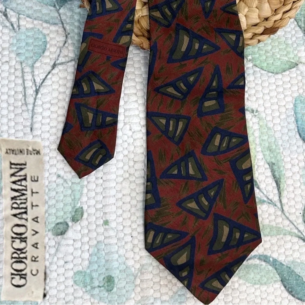 Vintage Giorgio Armani Cravatte Men’s Patterned Luxury Silk Tie Made in Italy